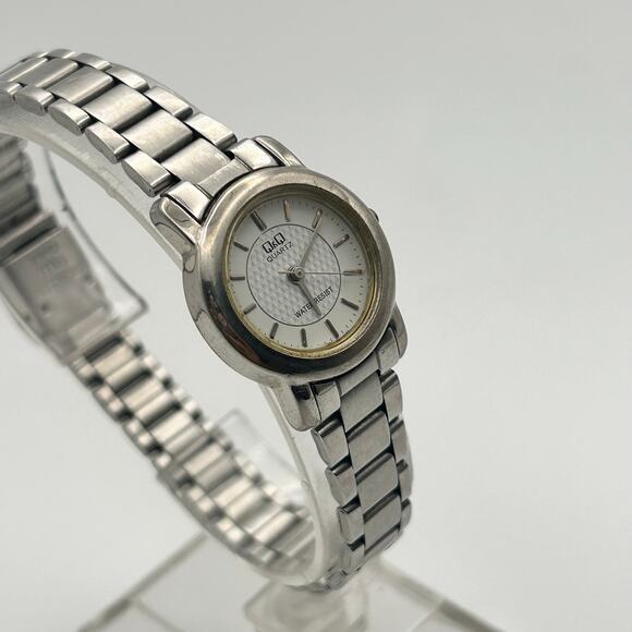 Q&Q Silver Tone WR Stainless Steel 22mm Women’s Watch Working - Picture 3 of 8